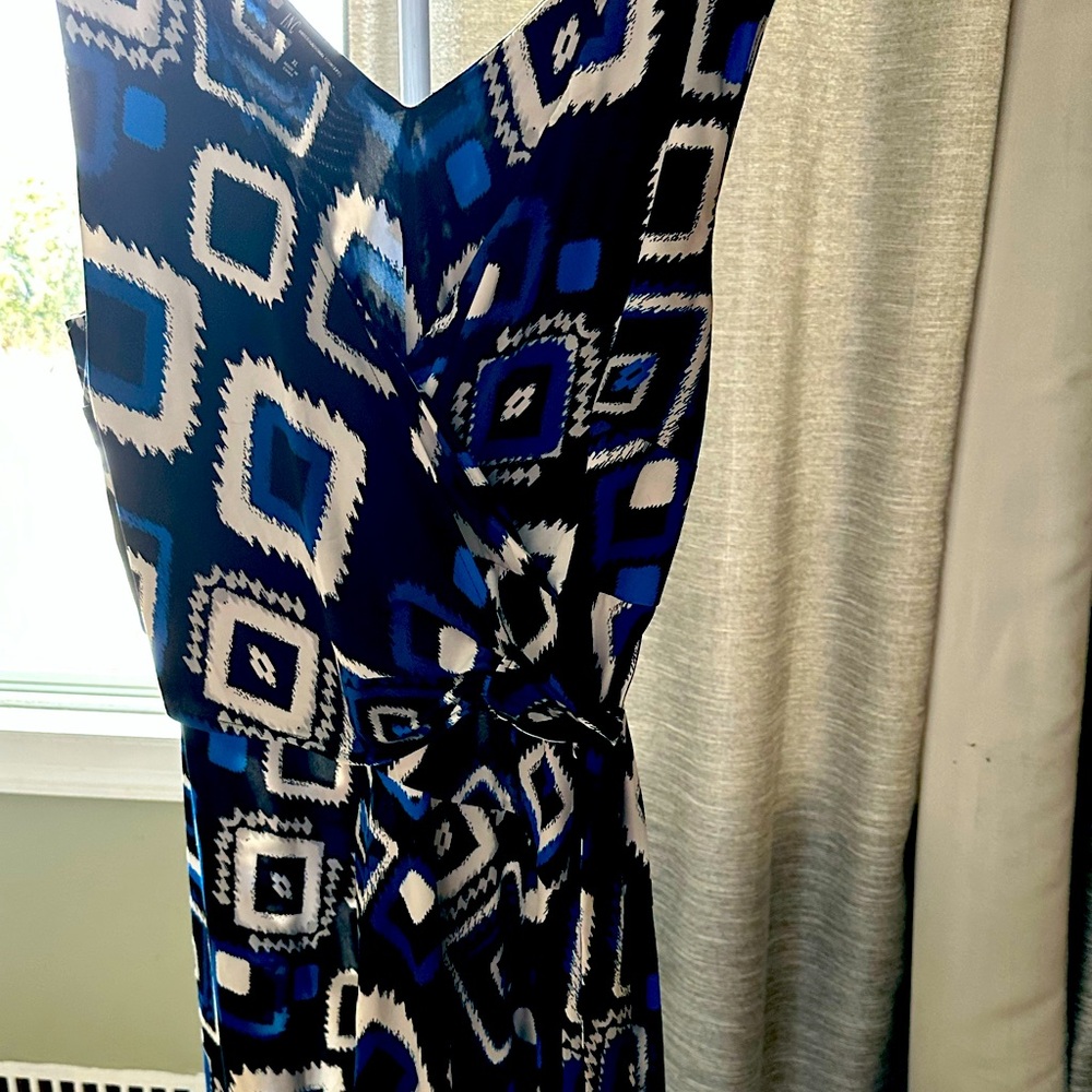 Black blue patterned sleeveless faux wrap dress